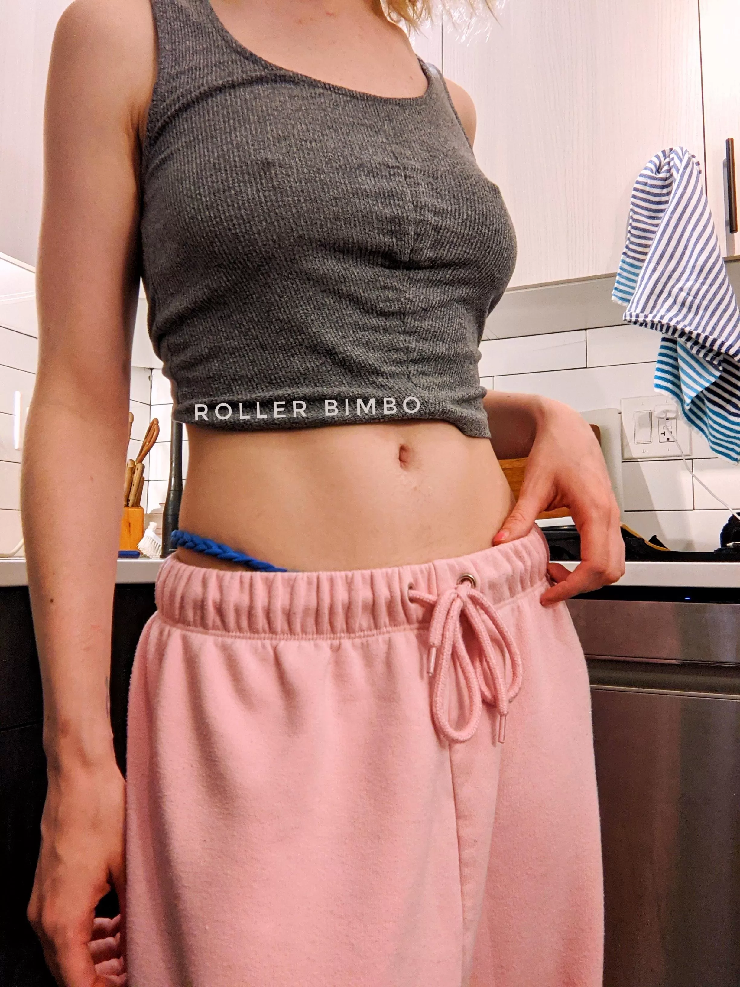 Rollerbimbo in pink sweatpants posted by LovePINK303