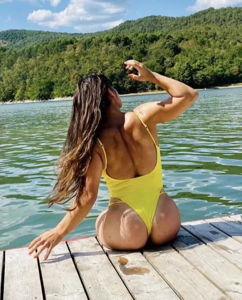 Romanian gymnast Laura Jurca by lemonmonkeyx