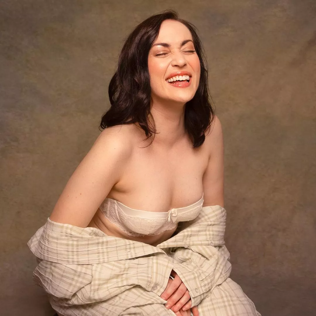 Rose Ellen Dix posted by [deleted]