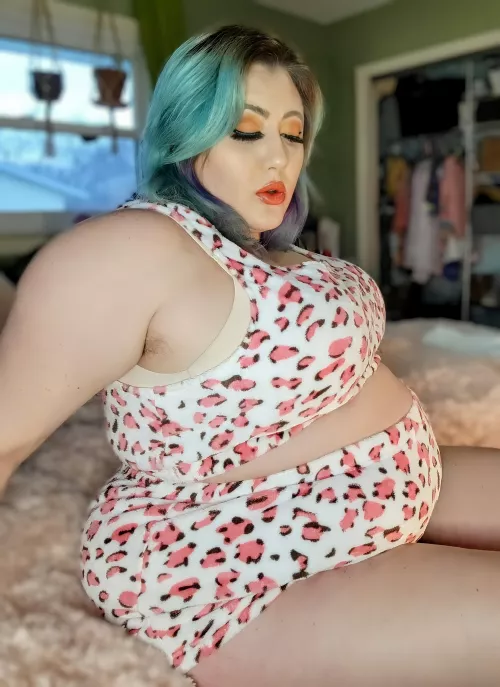 Round little kitty wants to know how much she can eat before she pops. Feed me more? 🥺 by Obesejigglypuff