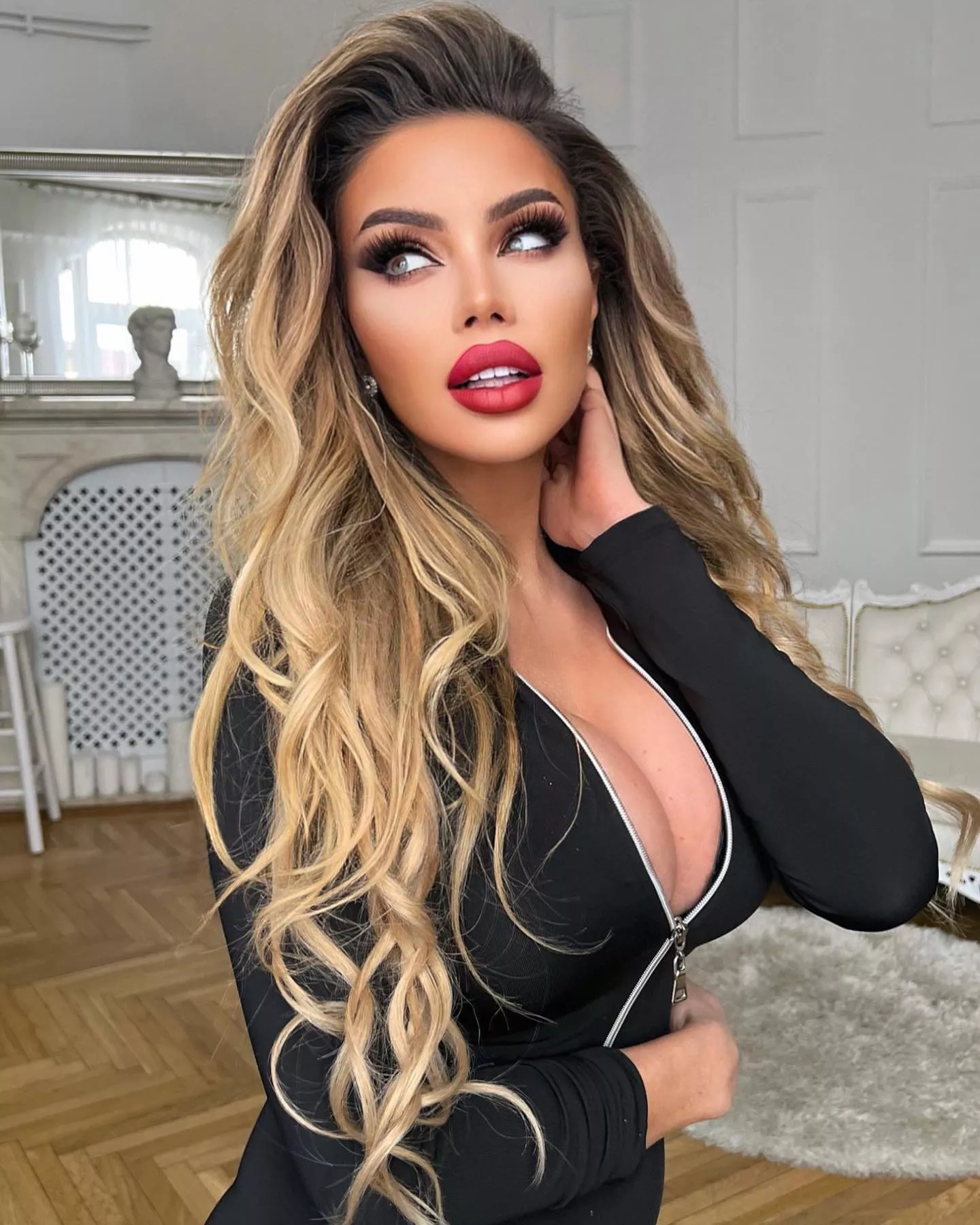 @roxana_vasniuc posted by gooningaccount