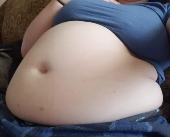 Rubbing my belly 🐷🥵 by Teagenlikes2eat