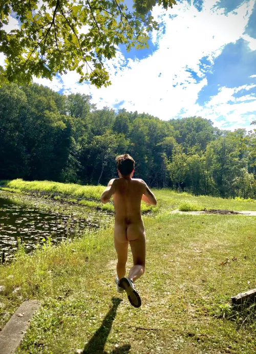 Running towards Christmas vacation like… 🎄 by cazzone_agitato