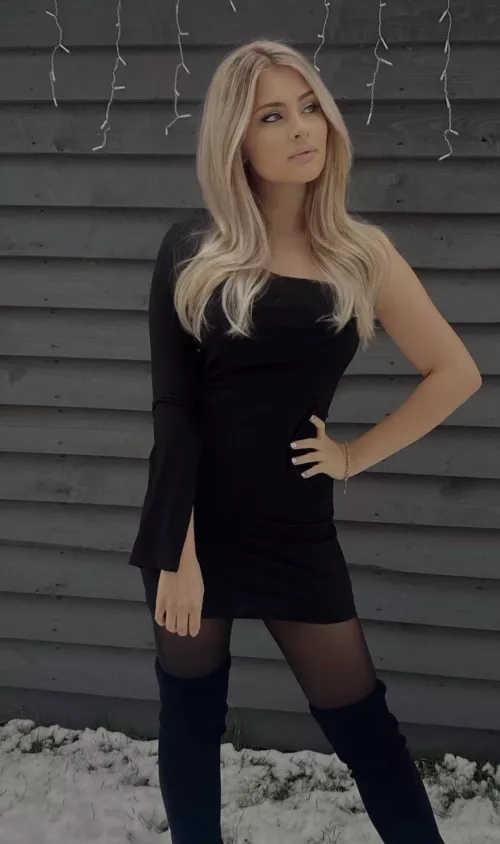 Sabrina Wurm by gloriouskimjongunbot