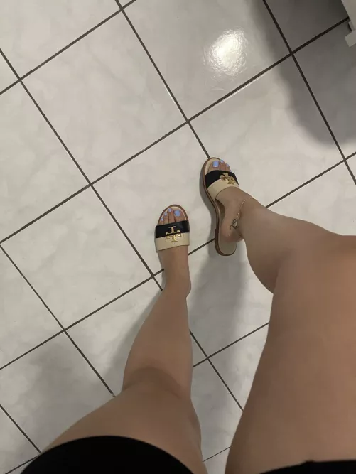 Sandals or barefoot? ;) by Samxo69