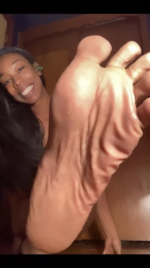 Sandy toes & wrinkled soles by missladytesha