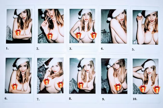 santa hat 🎅🏻 by impulsive303