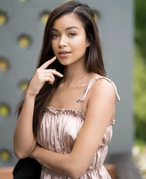 Sarah Atoms by alejour