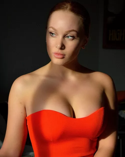 Sarah Gibson by BinkyStalls