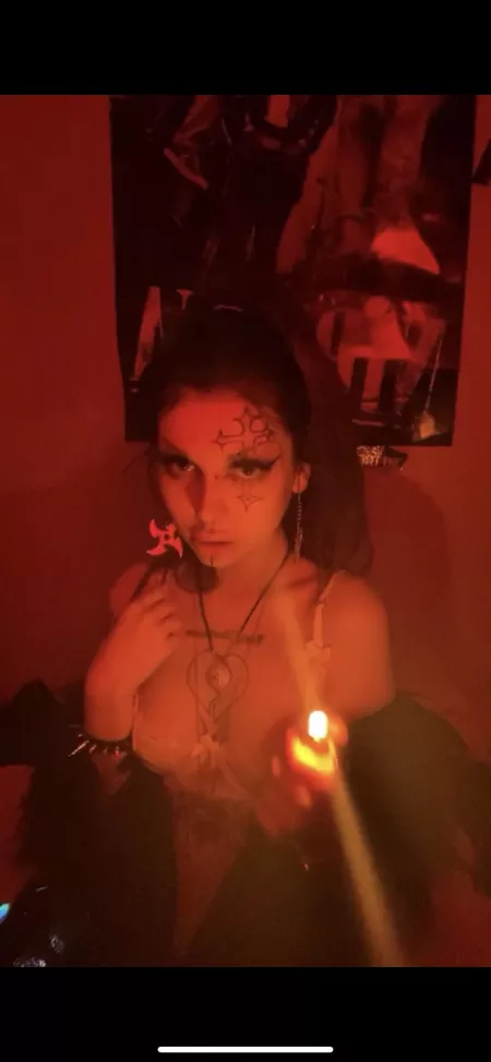 say Bloody Mary in the mirror 3 times n this is what you’ll summon by freakonaleash47