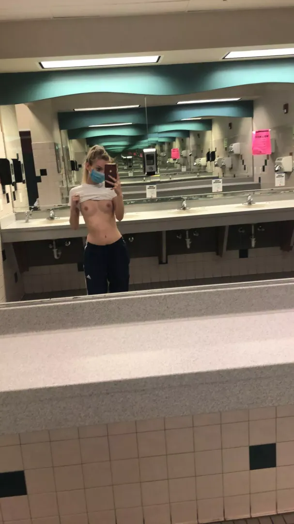 Say hello to my tiny gym titties! 😋 posted by iluvlucy69