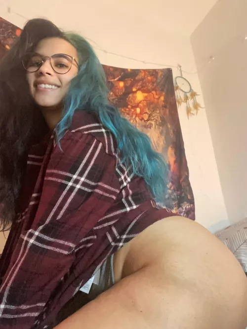 Say hi if you’d fuck me all night long😉 by lickmetillimtaylor