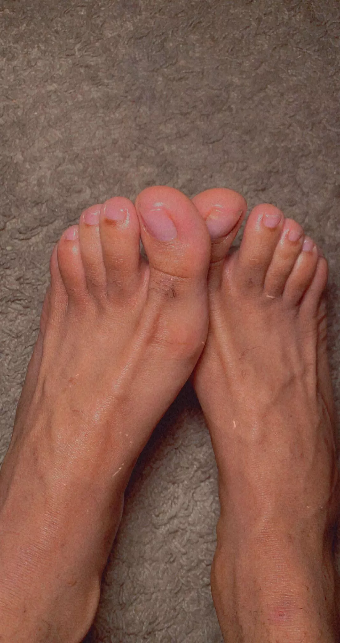 Say hiiiiii to my toes 💦 posted by SolesPrince