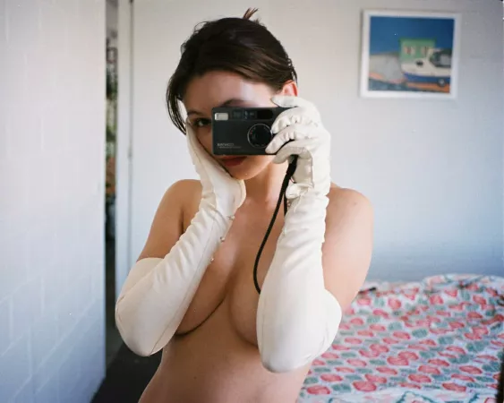 Scarlett Stevens, singer/drummer of the Australian band San Cisco by sntl