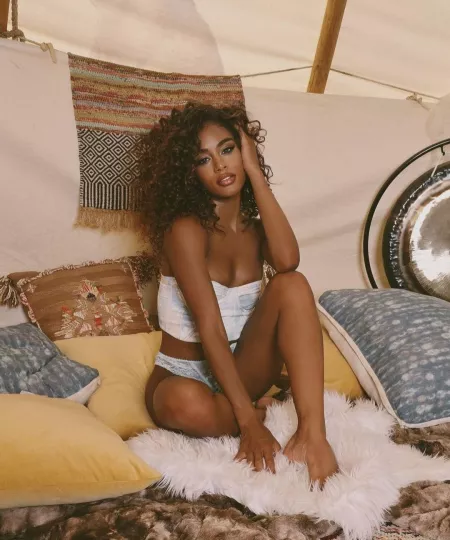 Scarlit Scandal by MR-THANOS