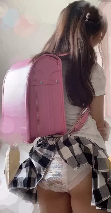 Schoolgirl by sato_wata