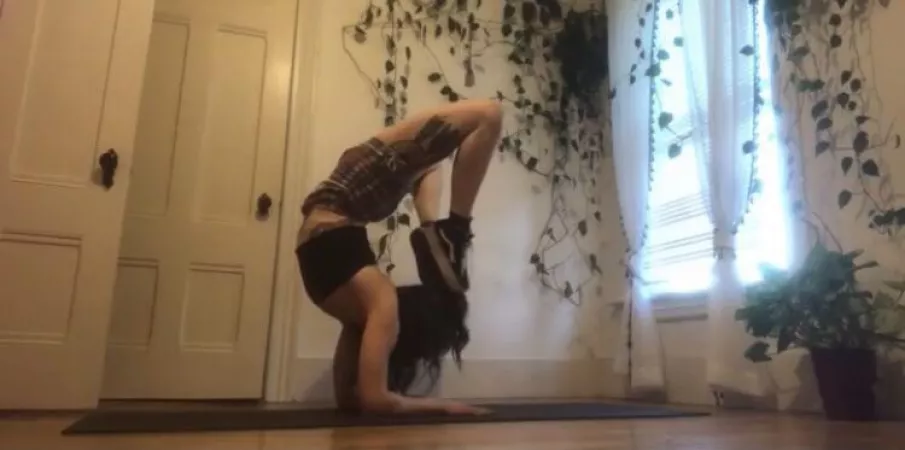 Scorpion pose🦂🖤🔥