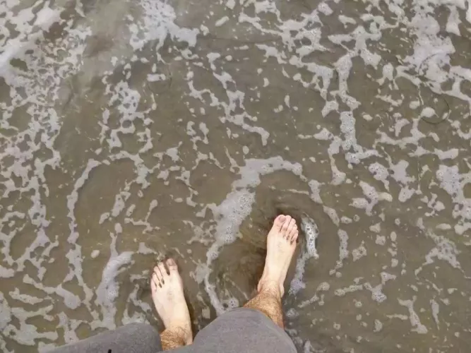 Screencap from an old video - wet feet by IndividualDetail