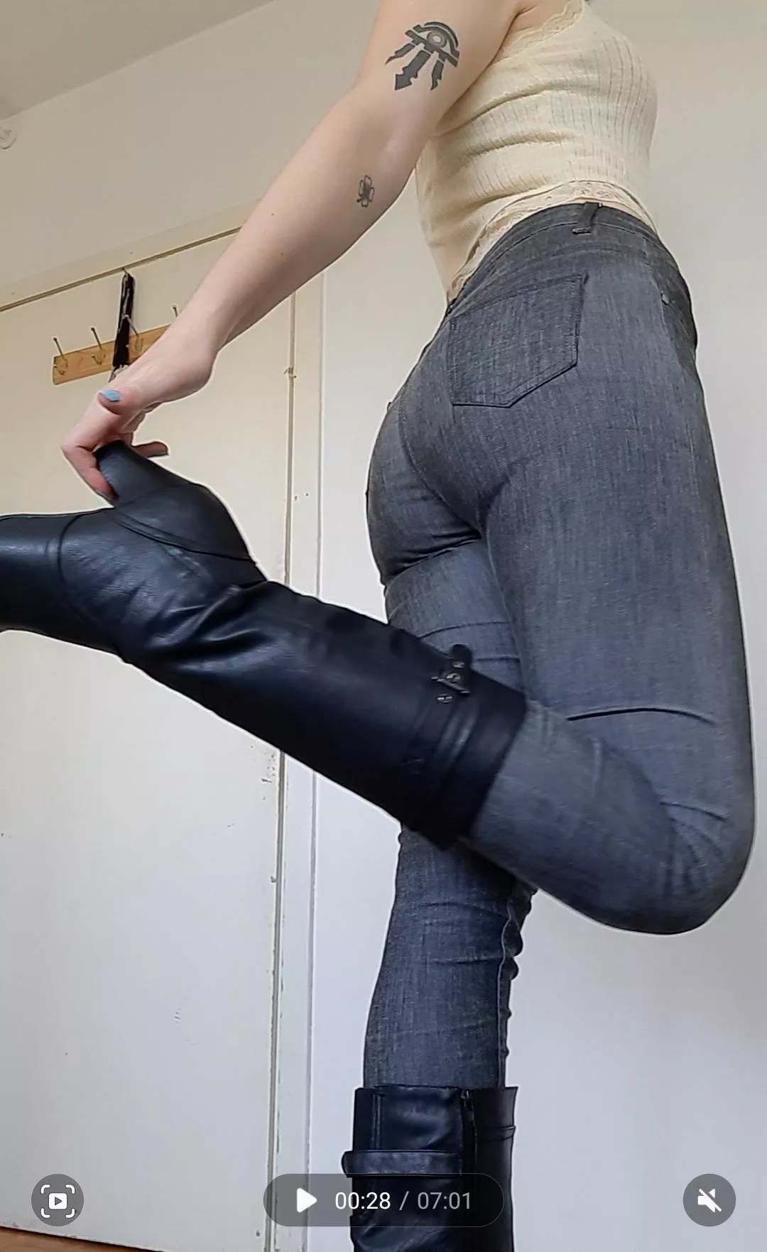 Screenshot from a video I made, hope you don't mind, I know I'm hot, the heels make me [6'2] [oc] [f] posted by bigbrattybabe