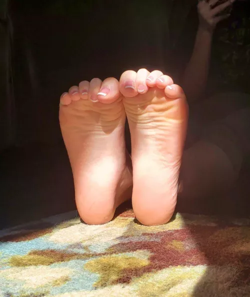 Scrunched soles anyone? 😘 by thepeachyfeet