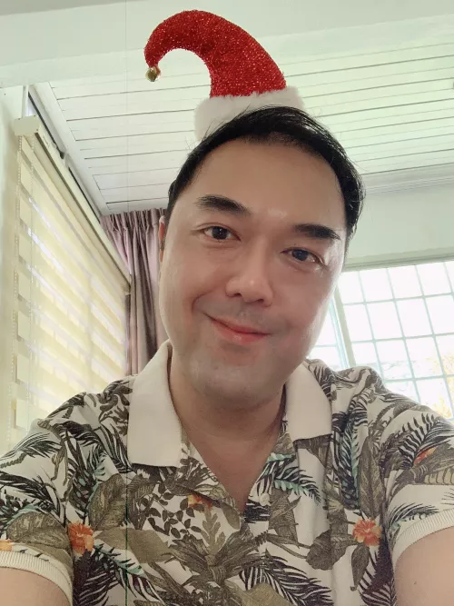 Season’s greetings all. Forty and forcefully fabulous (or we could discount the last 2 years) by CavaTzu