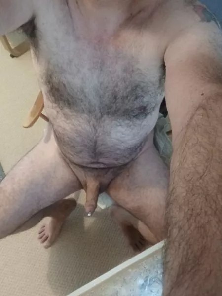 Seated selfie by Largowards