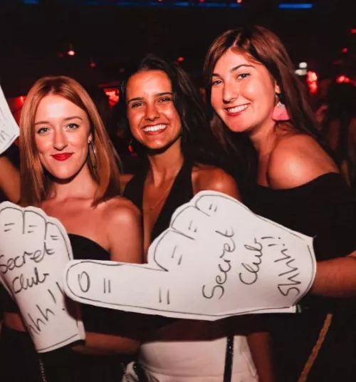 Secret club by AlcaldeVeteYa