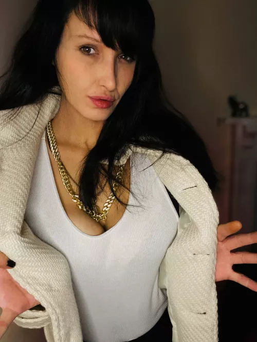 Seduction is in the eyes by MadamRabbitx