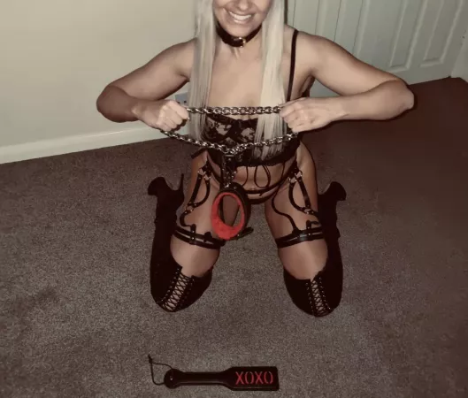 See I’m a very nice mistress, I’ll even let you choose - leash or spank? by sparkly-and-savage