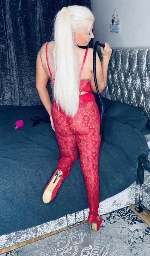 Seeing this sexy slut with a whip surely means your Christmas has come early by sparkly-and-savage