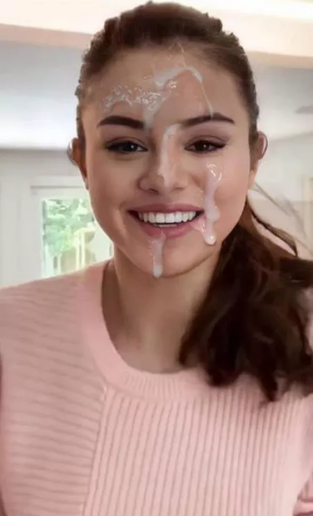 Selena Gomez by worshipperoftswift