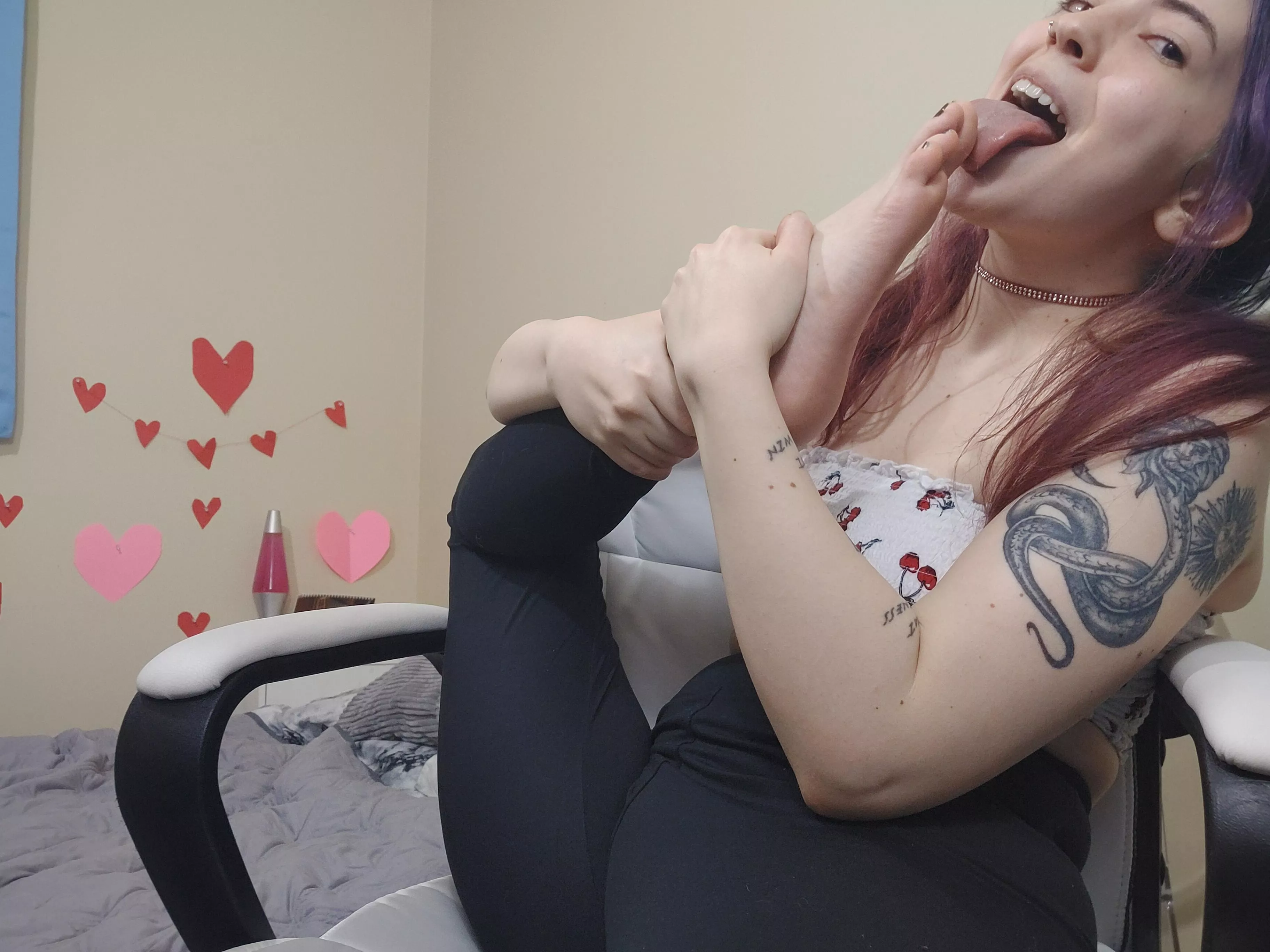 self cleaning posted by LilRedVelvettt