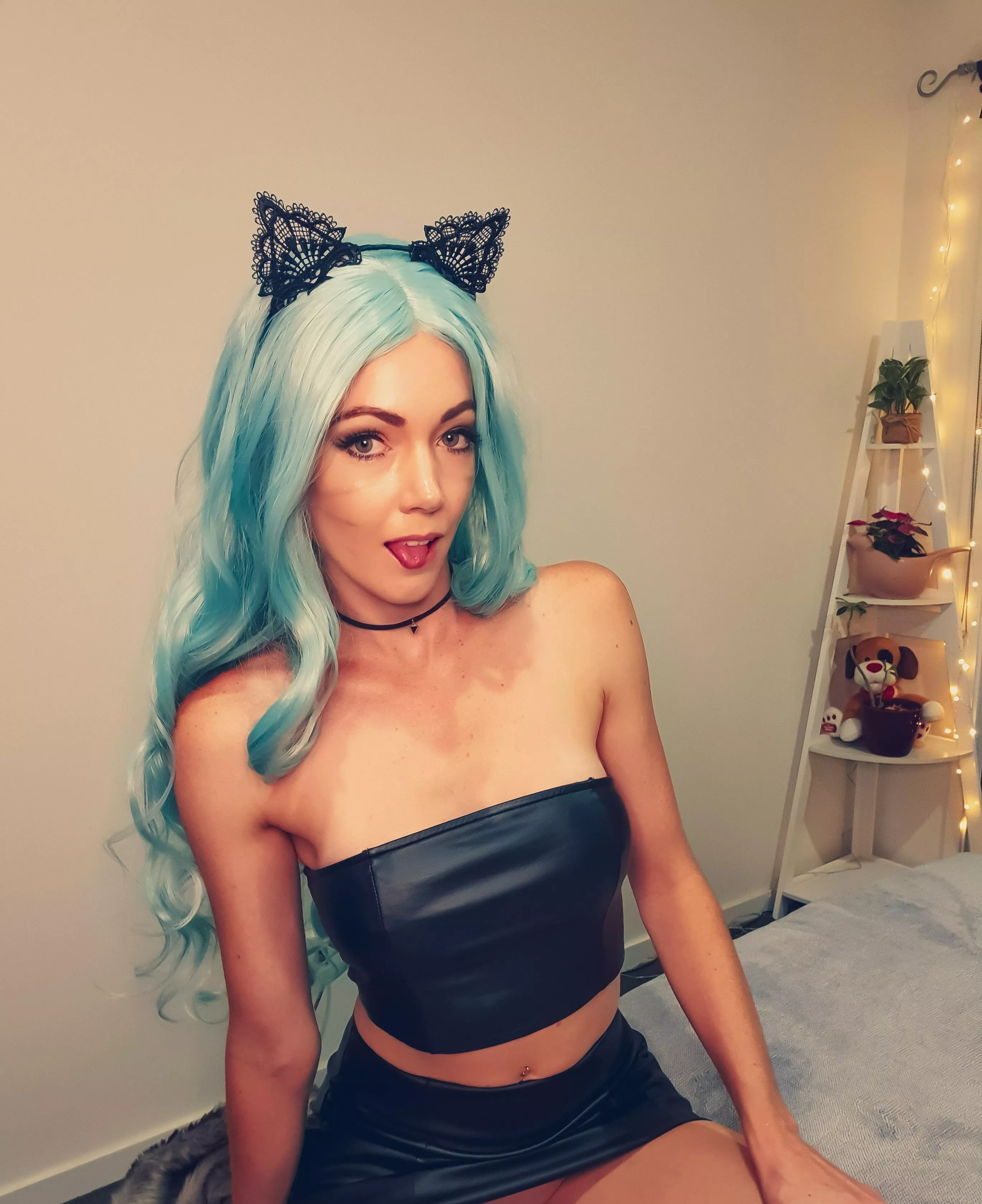 [SELF] [F] cropped to remove the kitty 😻 posted by Olivia159357