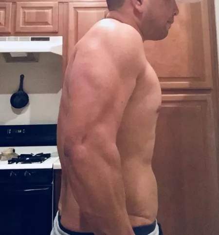 [Self] in the kitchen ready to make you breakfast by TakeYouToSpaceMtn