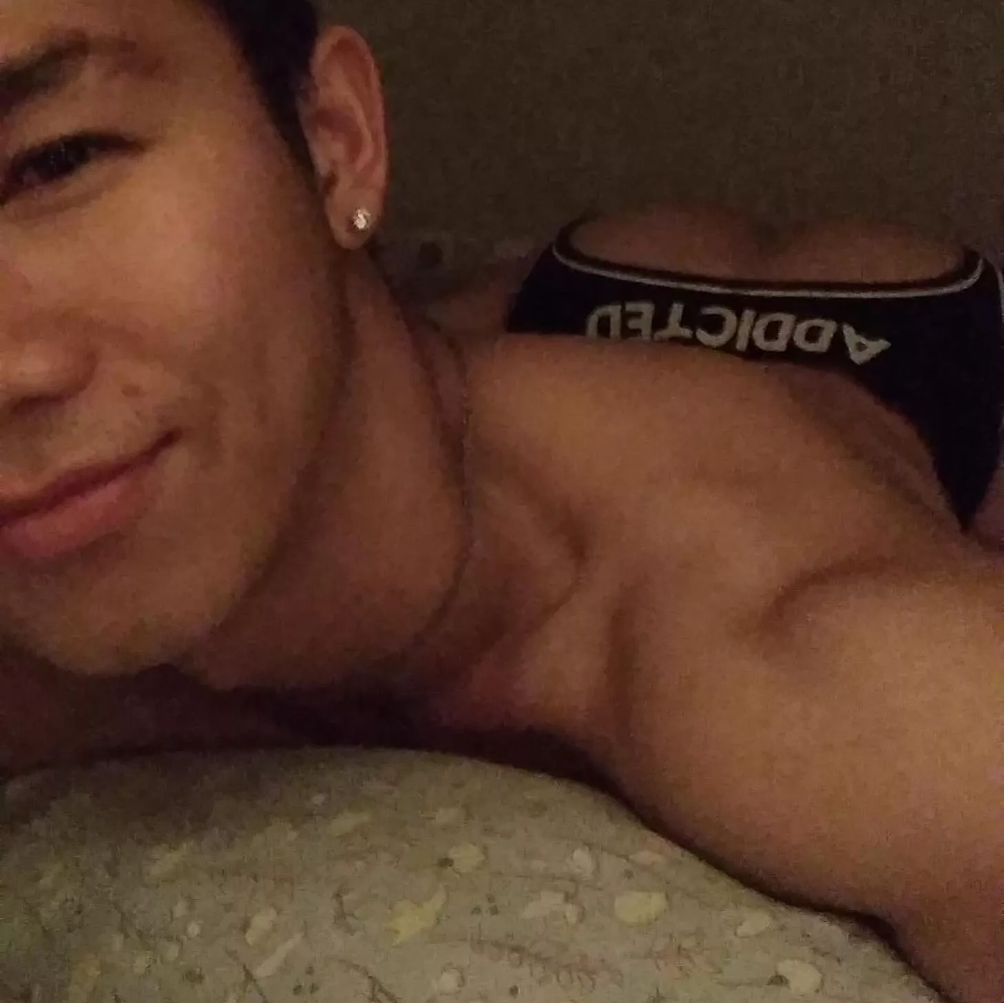 [Self] Look at the moon 🌝 posted by kingoftwinks