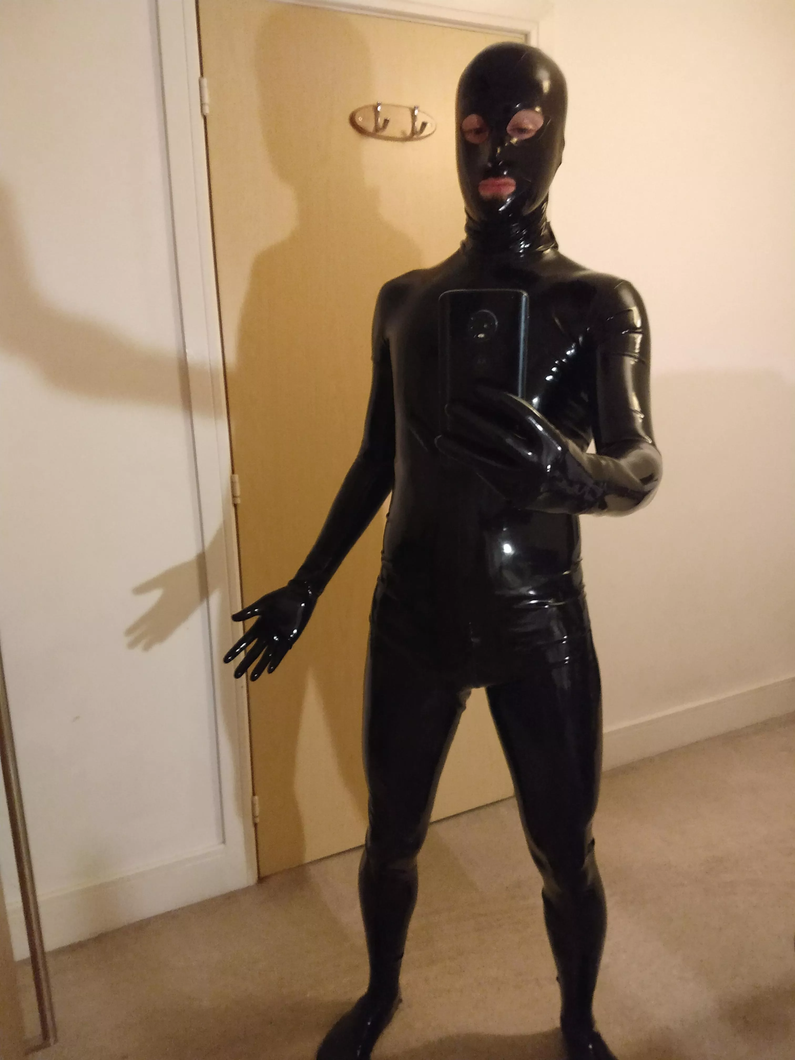 [Self] [M] Catsuit, mask and socks arrived recently, they feel great! posted by TheRubberyGuy