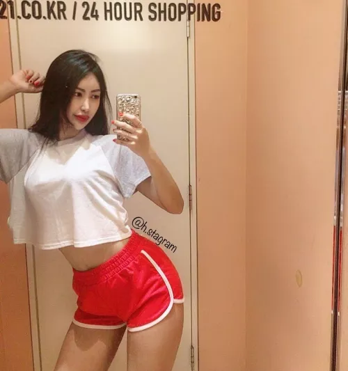 Selfie by throwaqqount