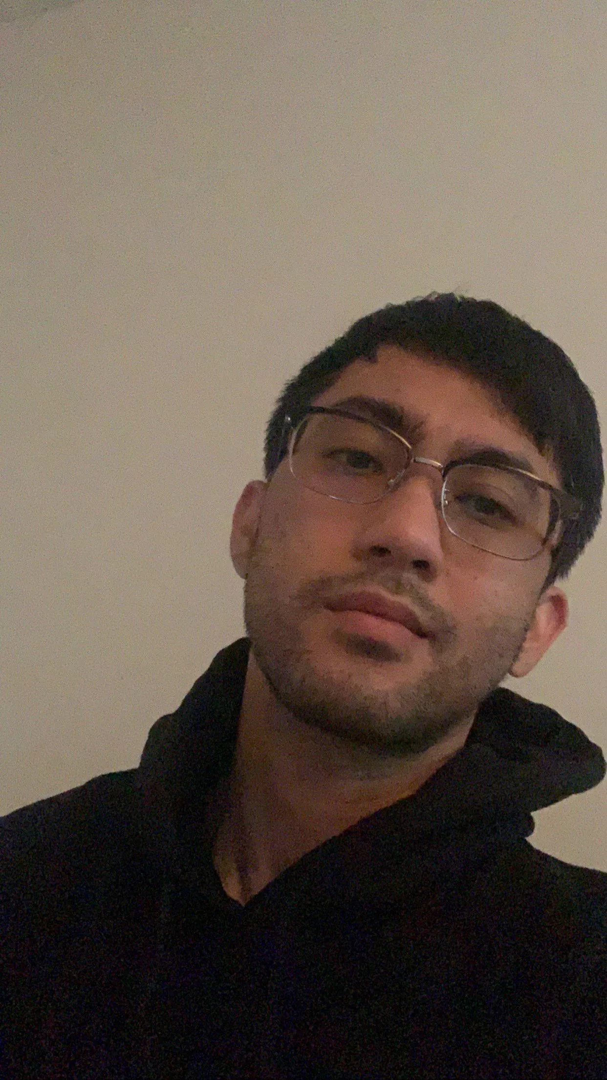 Selfie break after videogame binge 👀 posted by Cuwumepuffz