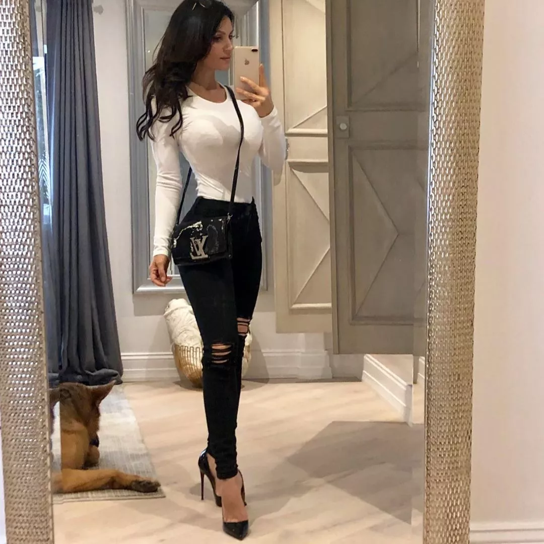 Selfie posted by ProximaBee