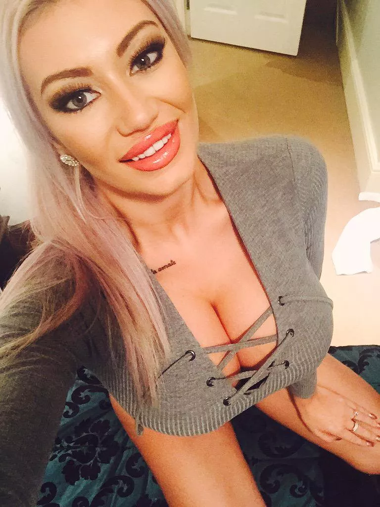 Selfie posted by NeedMoarBoobs