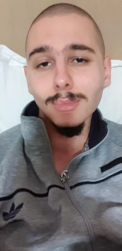 Selfie i suppose by Midfield1