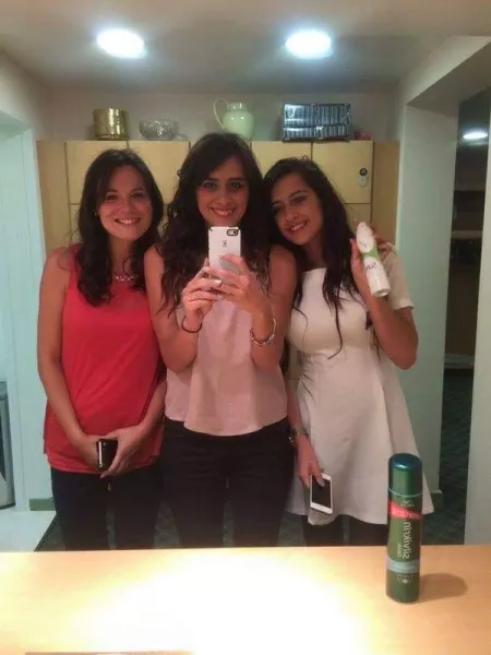 Selfie sisters by bnbb2020