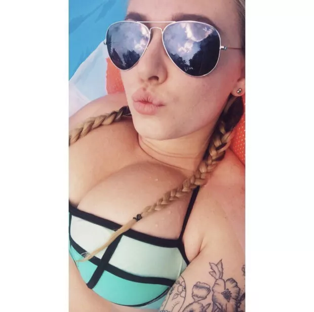 Selfie posted by Fluid_Jelly4061