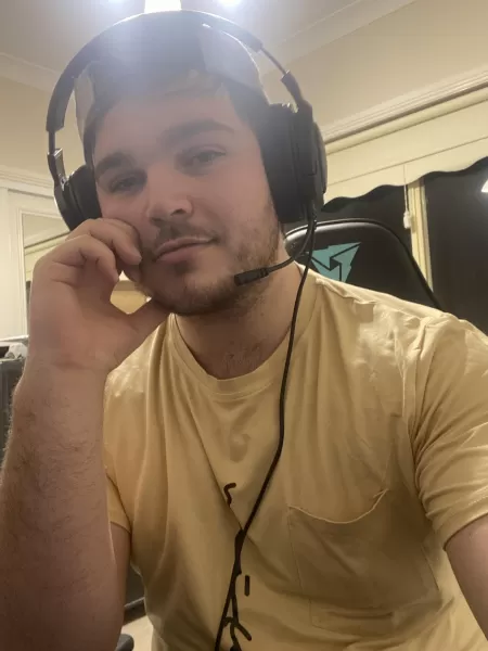 Selfie while streaming 😎 by Bezzza23