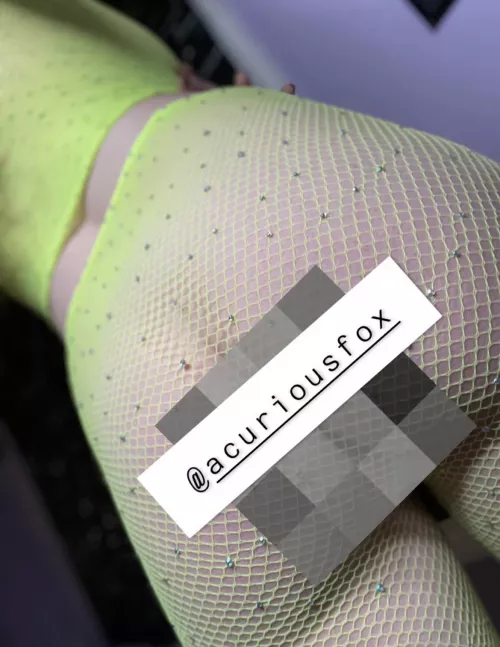 [selling] 27, Ginger Goddess ❤️‍🔥. How could you NOT want to buy content from me 😏?! Currently trying to send a nsfw Polaroid to every state 😇! • content • customs • rates • whee spins • findom activities • more 😈! Telegram: by _weirdofox