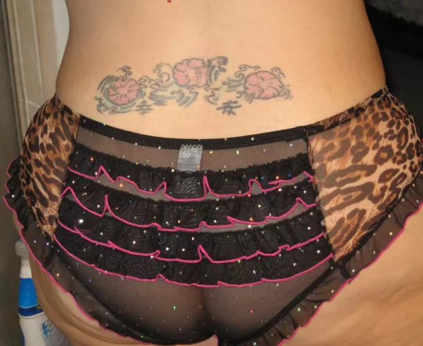 [SELLING] $30 includes 24 hour wear time vaccum sealed, free shipping in US, three pics in your pair, and personal thank you note. Add ons and other worn items available as well kink and fetish freindly. ❤ to chat. Happy to answer any questions you hav by zoeysjuicybooty