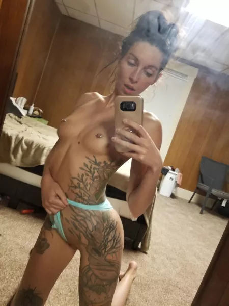 [Selling] Are you bored at home❓And looking for someone to play with ⁉️ Always available for fun ✌️ CONTENT SEXT GFE Text me on kik➡️ TialiaaStar by TialiaaStar