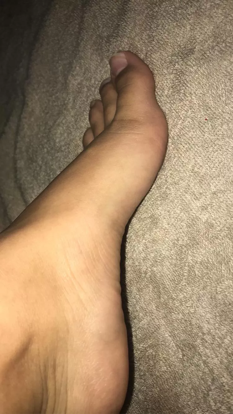 Selling feet pictures🥴 !Cash App only! I can do nail polish, fishnets, high heels etc. Don’t be shy, DM me😉 posted by [deleted]