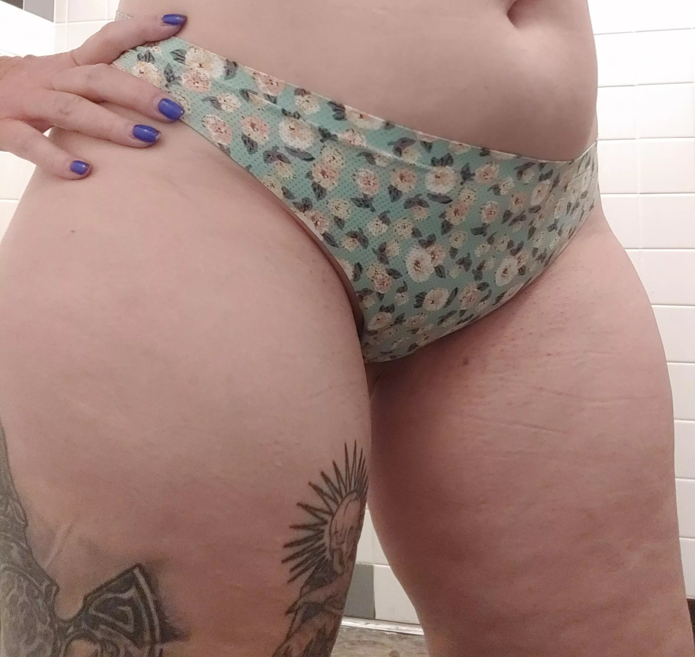[SELLING] I'd love to cater to your fetish with custom pics, vids, sexting, items, or SPH/humiliation sessions. 😈 posted by DezrtBat