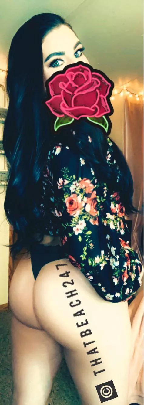 [Selling] MILF Panties & other wearables. Vials & Pussy Pops. Content. ❤️ Valentine’s GFE. Sexting & more! Cum see my pinned posts 😉 posted by thatbeach247